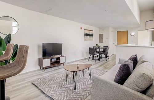 Mile Square Apartment | Frontdesk | 2 BR Apt by the Eiteljorg Museum