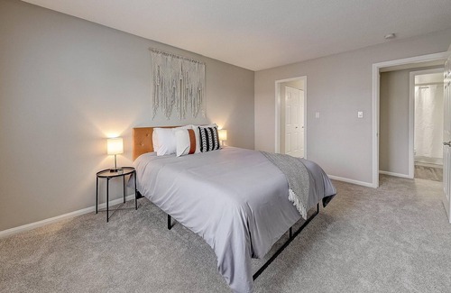 South Bend Apartment | FRONTDESK Castle Point Apts Georgetown South Bend
