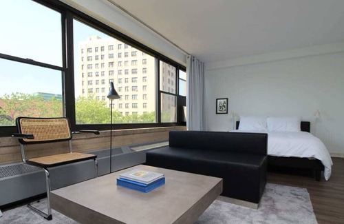 Indian Village Apartment | Frontdesk | First-Class Studio Apt in Hyde Park