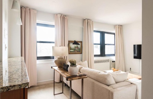 Central West End Apartment | FRONTDESK Nice 1 BR Apt near the Saint Louis Zoo