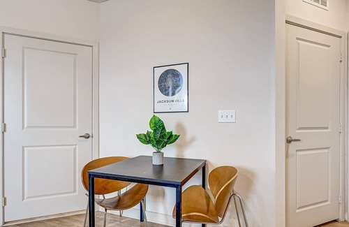 Golden Glades - The Woods Apartment | Frontdesk | Spacious 1 BR Apt near Golf Courses