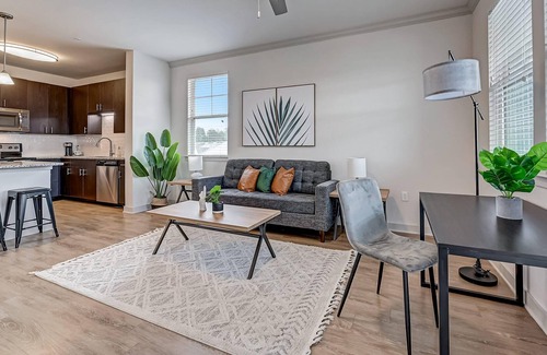 Golden Glades - The Woods Apartment | Frontdesk | Spacious 1 BR Apt near Golf Courses