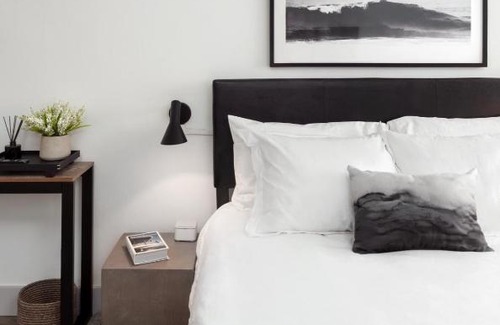 Central West End Apartment | FRONTDESK Studio Apt with Pleasant Rooftop Deck