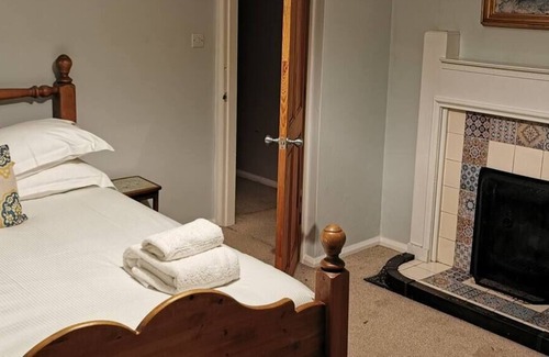 Scarborough Cottage | Fryer's Cottage - Seamer Main Street