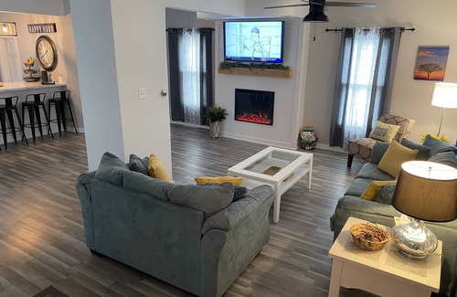 Prairie Du Chien House | Full house in PdC w/large deck - only blocks from downtown & the Mississippi!