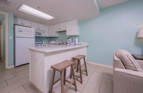 Gulf Shores Condo | Full Kitchen - Bunks - FREE Wifi - Phoenix Hotels…just like a Condo!
