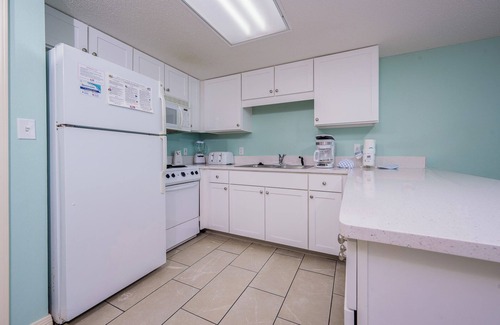 Gulf Shores Condo | Full Kitchen - Bunks - FREE Wifi - Phoenix Hotels…just like a Condo!