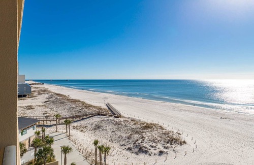 Gulf Shores Condo | Full Kitchen - Bunks - FREE Wifi - Phoenix Hotels…just like a Condo!
