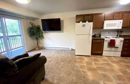 Sioux Falls Apartment | Full Kitchen|Wshr/Dryr|Balcony|Quiet Neighbrhd