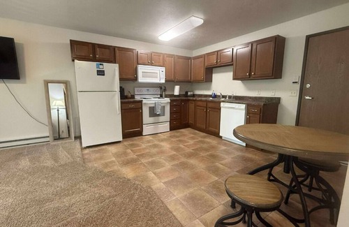 Sioux Falls Apartment | Full Kitchen|Wshr/Dryr|Balcony|Quiet Neighbrhd