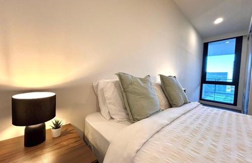 Clayton Apartment | Full of Fun shopping 1BR stay at Clayton