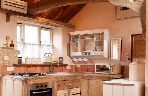 Sudbury Cottage | Full of style and character with a spacious loft feeling – Snow Cottage