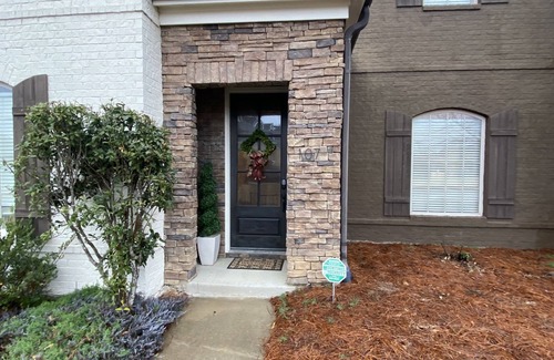 Oxford House | Full Townhouse Fleur de Lis condominiums 1 Mile To Stadiums