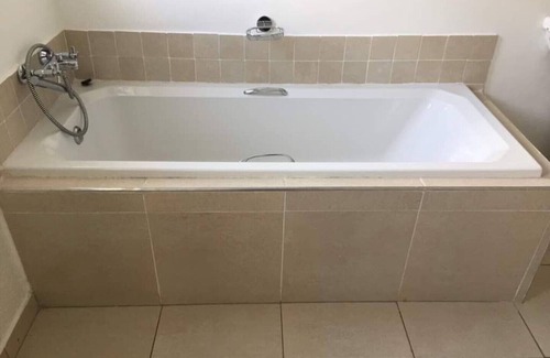 Greendale House | Fully furnished 2 bed-roomed apartments in the leafy northern suburbs of Harare.