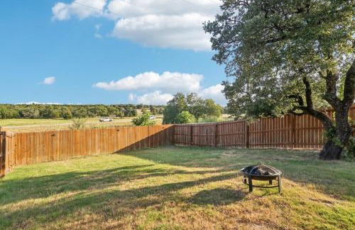 Copperas Cove Apartment | Fully furnished Copperas cove home, 3 bedrooms and 2 bathrooms, Fenced yard, garage, wifi, long stays welcome