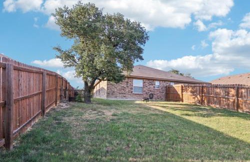 Copperas Cove Apartment | Fully furnished Copperas cove home, 3 bedrooms and 2 bathrooms, Fenced yard, garage, wifi, long stays welcome