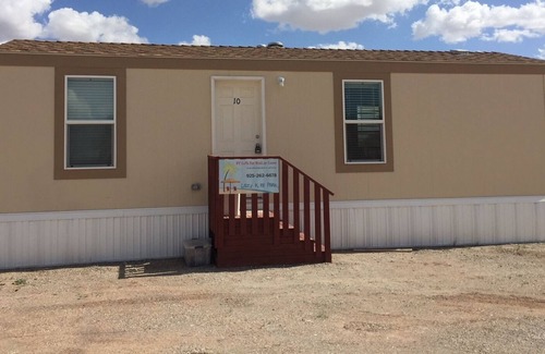 Yuma House | Fully Furnished One Bedroom Home with AC, Kitchen, inside Laundry
