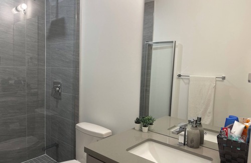 Oakville Condo | Fully furnished, very clean and bright Modern Lake view , perfect location