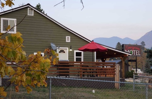 Coram House | Fully Remodeled Mountain View home near Glacier National Park