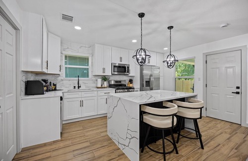 Parker Lane House | Fully renovated 2-bedroom house with spacious cover patio in Downtown Austin