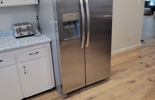 Iowa City House | Fully renovated 3-bedroom house in Iowa City. Walking distance to Kinnick & UIHC