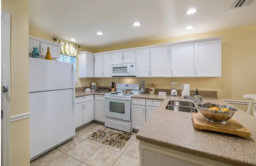 Flint Apartment | Fun 4 all family - Acqua Park 2BD /2BA with kitchen
