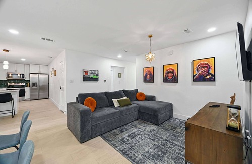 Beacon Ridge House | Fun 4BR Near Downtown+Pool+Sauna & more!