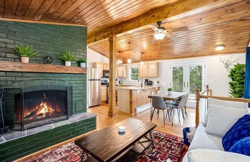 Millville Cabin | Fun and Modern Cabin with Pool Table, Hot Tub and Fire Pit for Your Perfect Getaway in Historic Harpers Ferry, WV