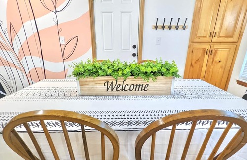 Joplin House | Fun, Fully Fenced, Family Friendly 2 Bedroom House