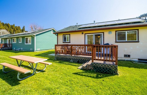 Orick Cabin | Fun Getaway w/ Two Separate Spaces, Gas Grill, Free WiFi & Private Patio