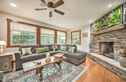 Highlands House | Fun Pet-Friendly Highlands Retreat with Fenced Yard!