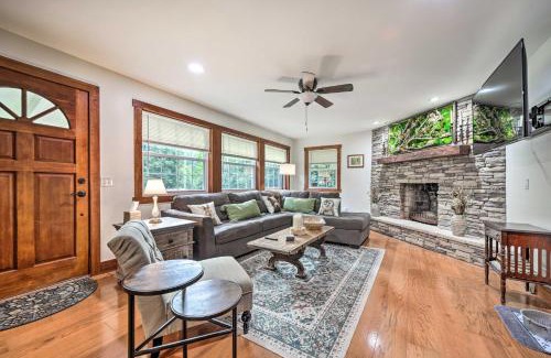 Highlands House | Fun Pet-Friendly Highlands Retreat with Fenced Yard!