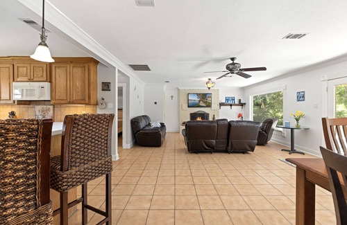 McQueeney House | Fun/Relaxing Lake House right on the water in Lake McQueeney!