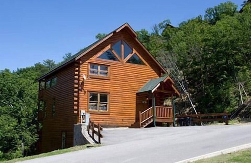 Gatlinburg - Pigeon Forge Cabin | Fun Zone in Pigeon Forge #unforgettable 3 bedroom w/Gameroom, Views & Full Theater!