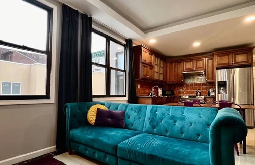 Chinatown Apartment | Funky & Bright 4 Bed Apt in Prime location!