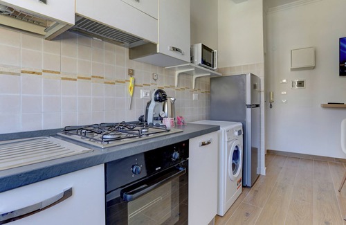 San Giovanni Apartment | Furio Camillo Studio - Metro A - Netflix