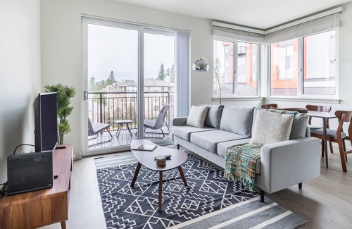 Redmond Apartment | Furnished 2BR in Redmond, Parking + Pet-Friendly