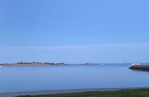 Saint-Vaast-la-Hougue Apartment | Furnished * in Saint-Vaast-la-Hougue facing the sea and the island of Tatihou