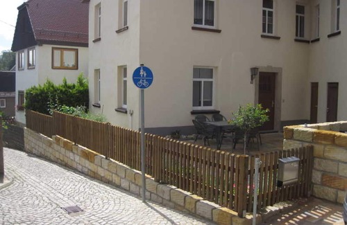 Bad Klosterlausnitz Apartment | FW Pistachio - Guesthouse Gimper