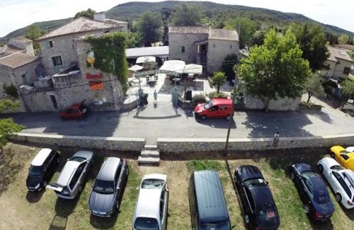 Grospierres Apartment | Gîte #10, 8 pers, Domaine De Ribiere