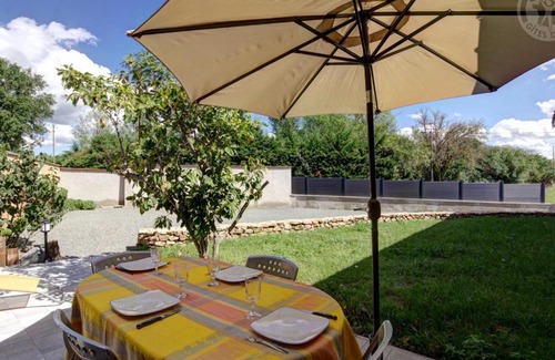 Balbigny House | Gîte confortable à Balbigny avec jardin et terrasse - FR-1-496-282