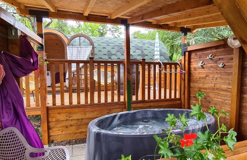 Ville Cabin | Gîte D'alsace La Roulotte des Prunelles Sauvages Spa/jacuzzi Privatif