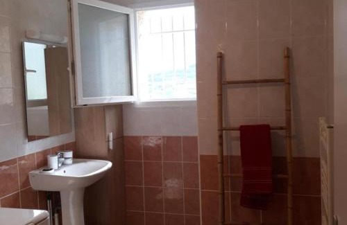 Saint-Romain-en-Jarez House | Gîte en campagne près de Lyon, idéal pour familles, avec jardin et jeux - FR-1-496-286