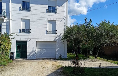 Verdun Apartment | Gîte LE FRANCAIS: meublé 3 étoiles, 2 chambres, GARAGE et JARDIN, CLIMATISATION