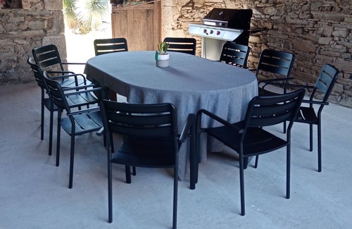 Thorigny House | Gîte le Marillet converted barn with covered swimming pool for 9 people, Vendée.