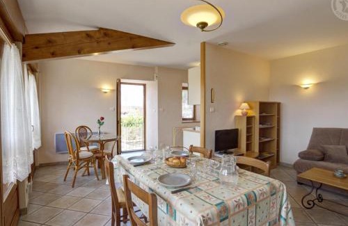 Merle-Leignec House | Gîte lumineux avec jardin et animaux acceptés en Auvergne - FR-1-496-45