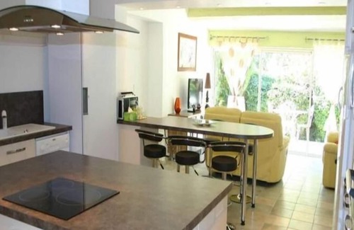 Roquebrune-sur-Argens Cottage | Gîte-Private Bathroom- Gîte bleuet