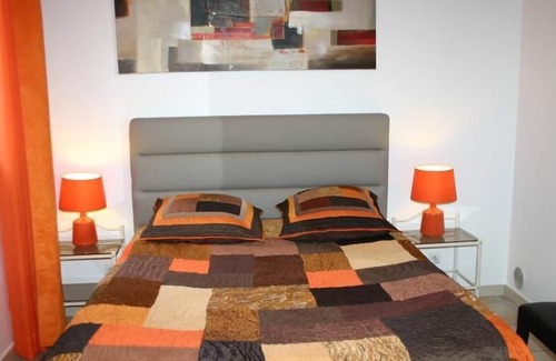 Roquebrune-sur-Argens Cottage | Gîte-Private Bathroom- Gîte bleuet