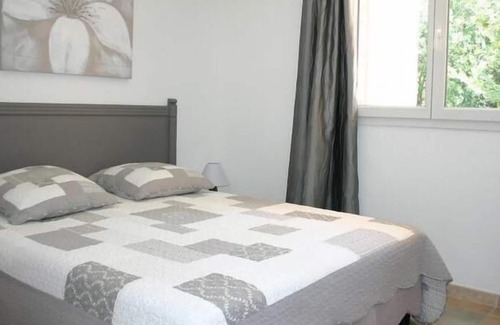 Roquebrune-sur-Argens Cottage | Gîte-Private Bathroom- Gîte bleuet