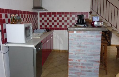 Ebreuil House | Gîte rural à Ébreuil, 4 pers., jardin, animaux admis - FR-1-489-19